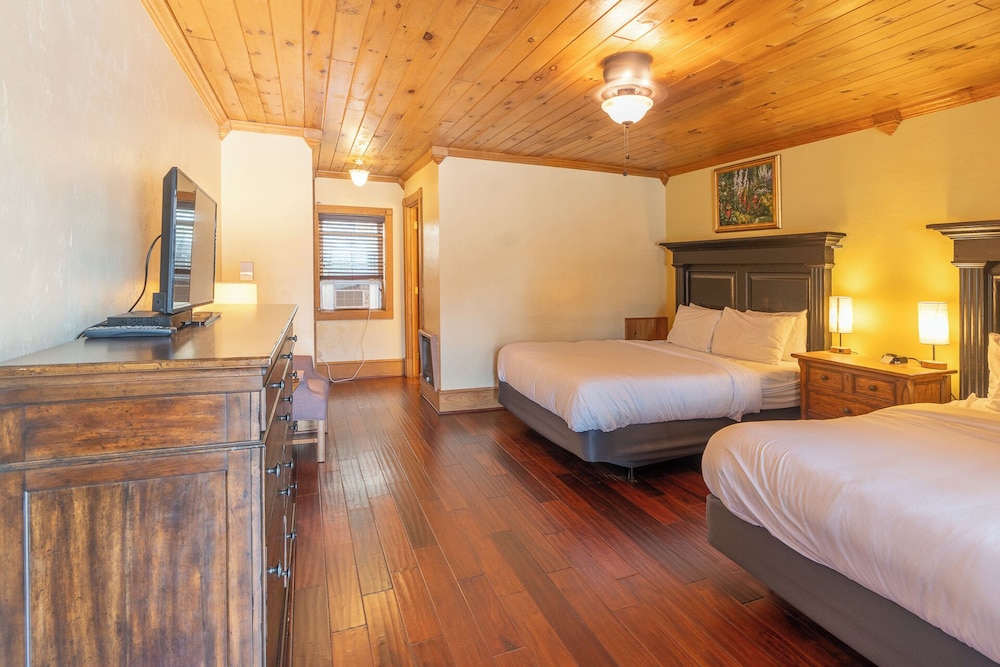 Standard Room, 2 Double Beds