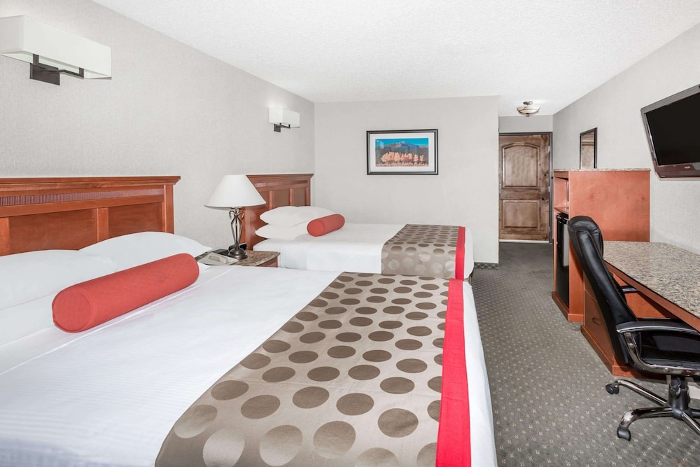 Standard Room, 2 Queen Beds, Non Smoking - Photo 3