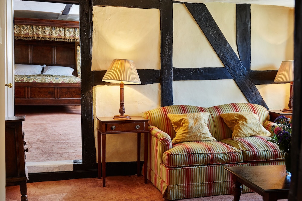 Suite (Queen's)