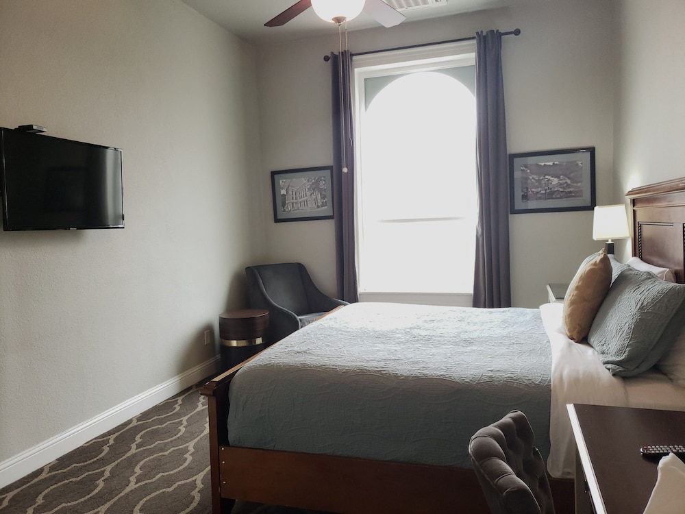 Premium Room, 1 King Bed photo 1