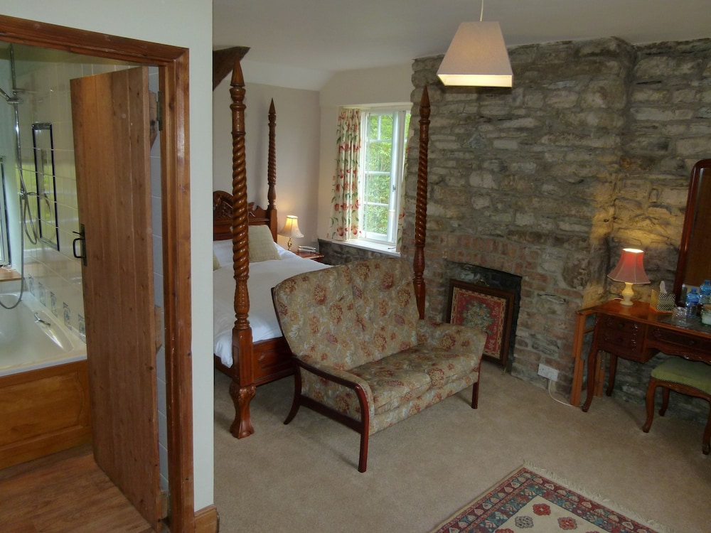 Double or Twin Room (Feature) photo 2