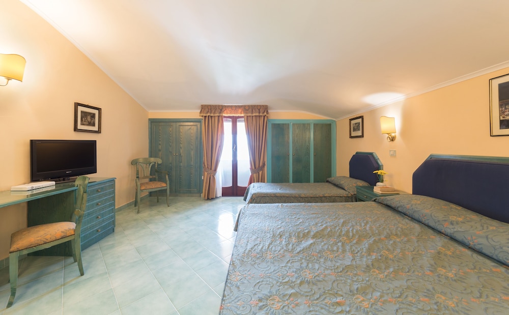 Superior Triple Room, Sea View photo 3