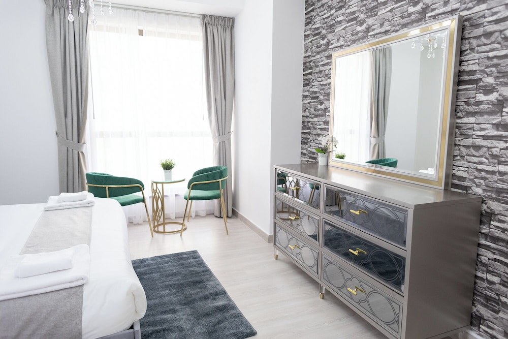Deluxe Apartment, 3 Bedrooms, Balcony, Marina View photo 2