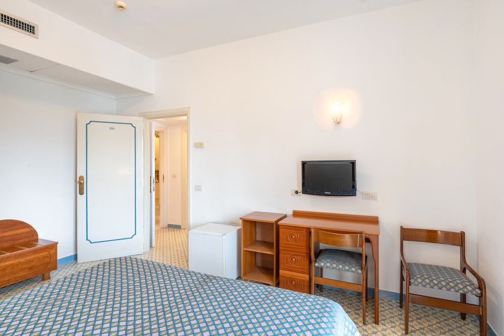 Economy Room, 1 Bedroom, Non Smoking, Annex Building