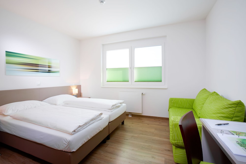 Triple Room, Multiple Beds