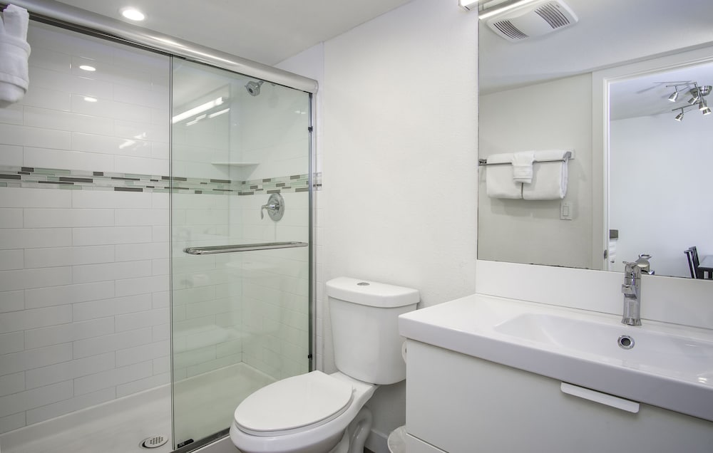 Standard Suite, 1 Bedroom, Balcony (King) - Photo 6