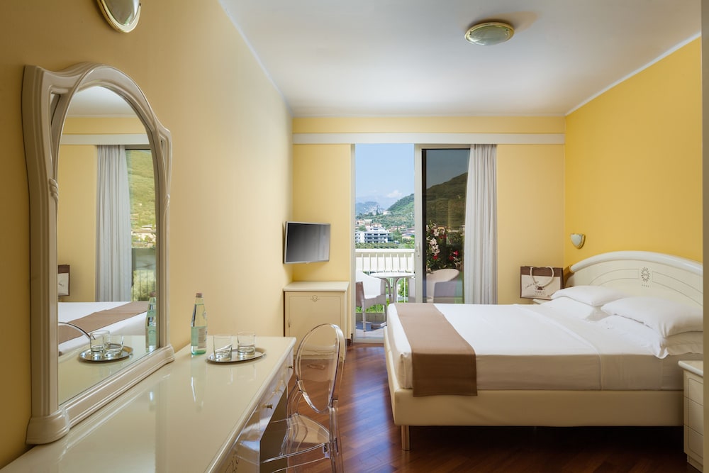 Standard Double or Twin Room, Balcony - Photo 1