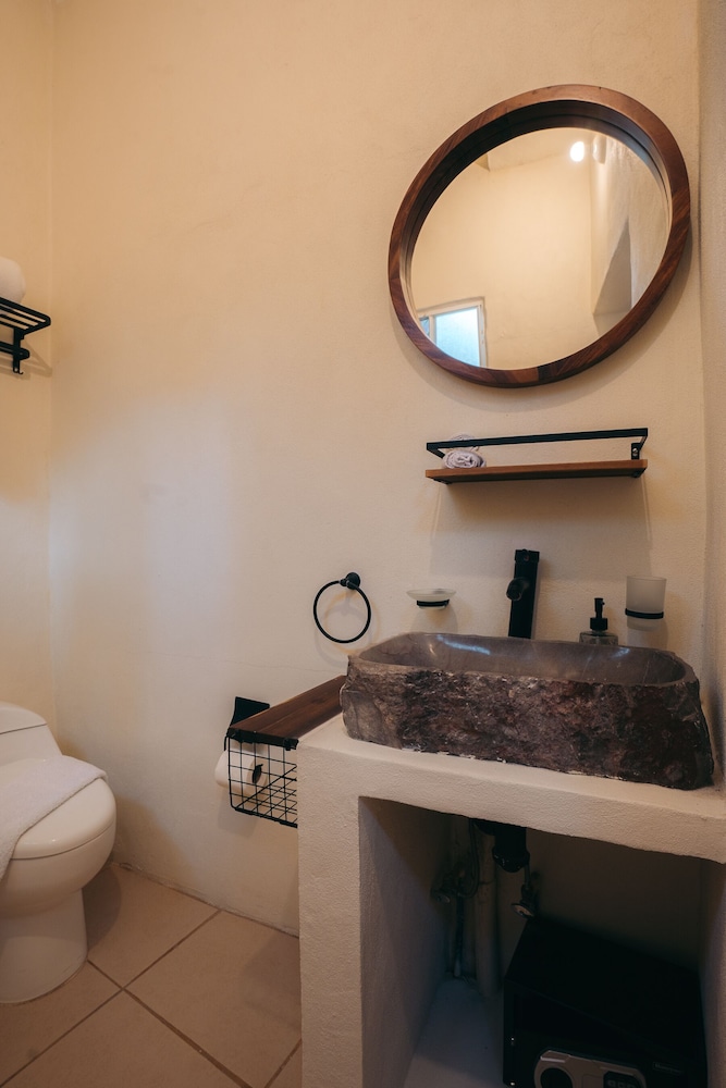Elite Triple Room, 1 Bedroom, Refrigerator, Courtyard View photo 3
