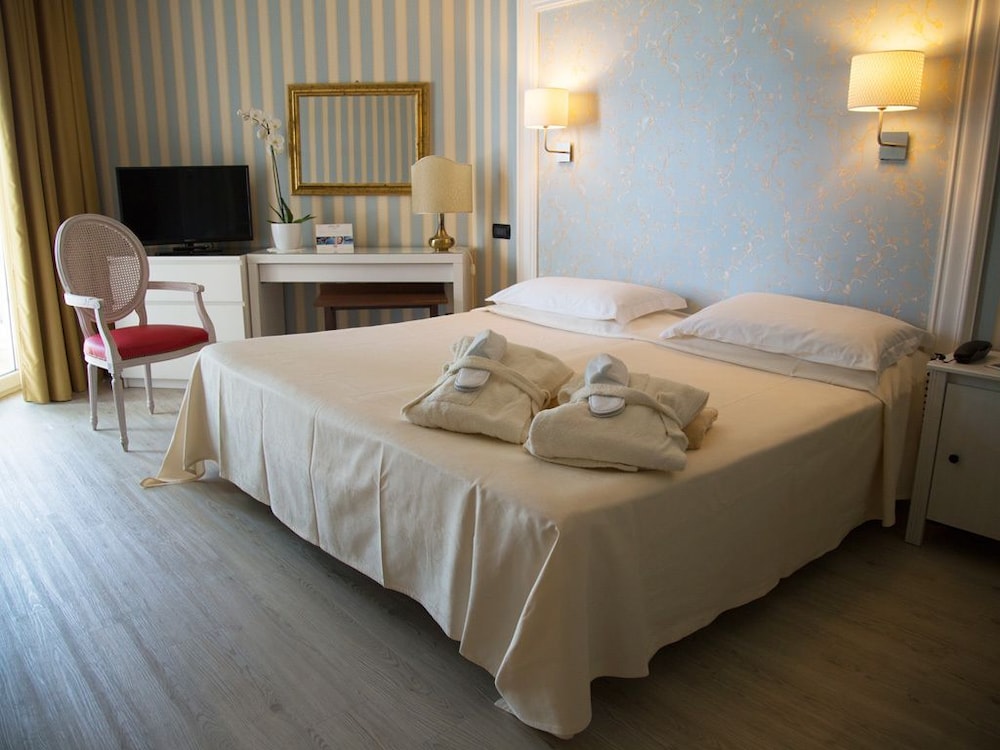 Standard Double Room - Photo 2