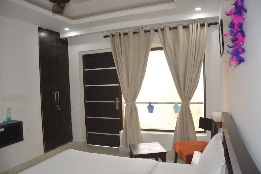 Deluxe Double Room - Photo 11