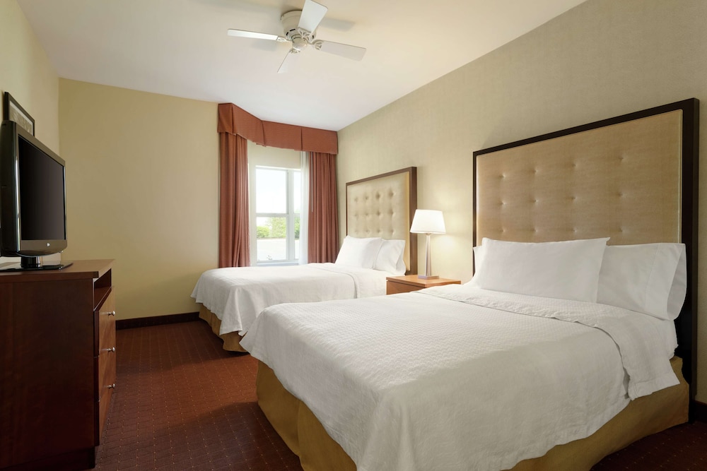 Suite, 2 Queen Beds, Accessible (Mobility & Hearing, Roll-in Shower) - Photo 2