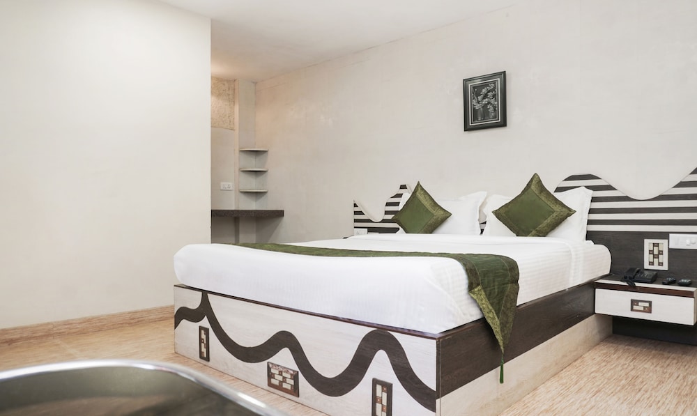 Standard Room, 1 Queen Bed