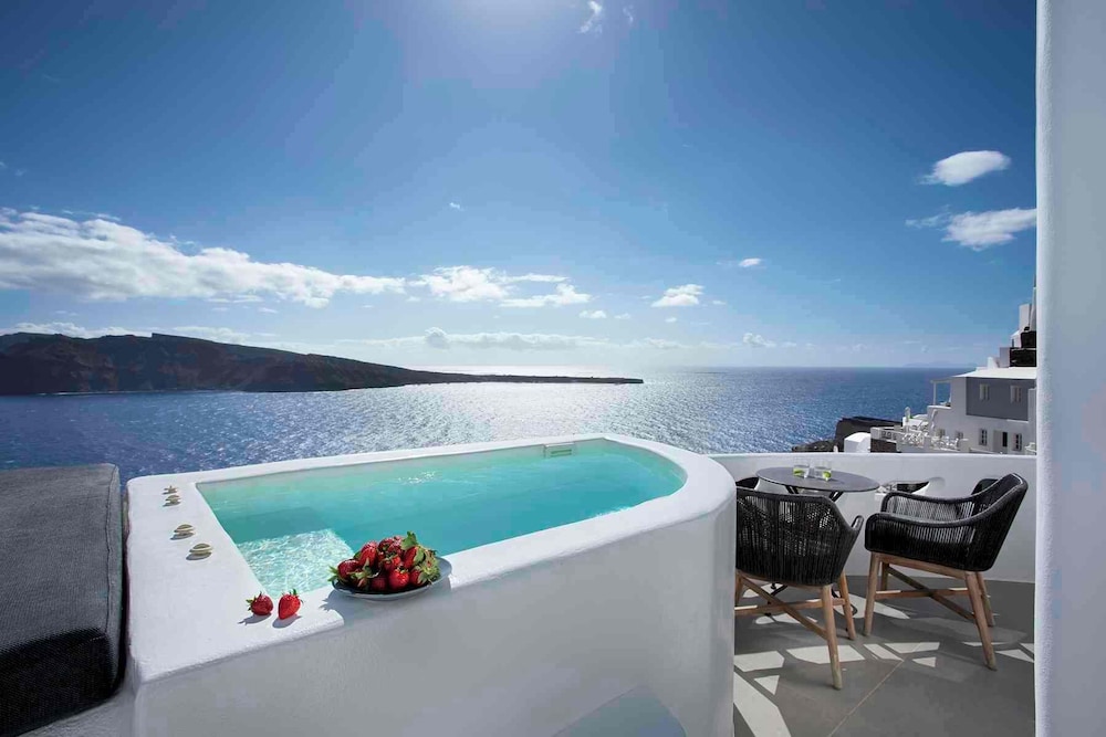 ArmonOia Cave Studio Outdoor Tub