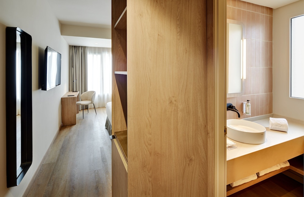 Classic Twin Room - Photo 4