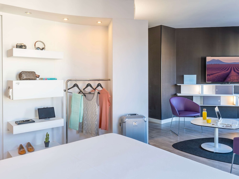 Suite, Multiple Beds thumbnail 5