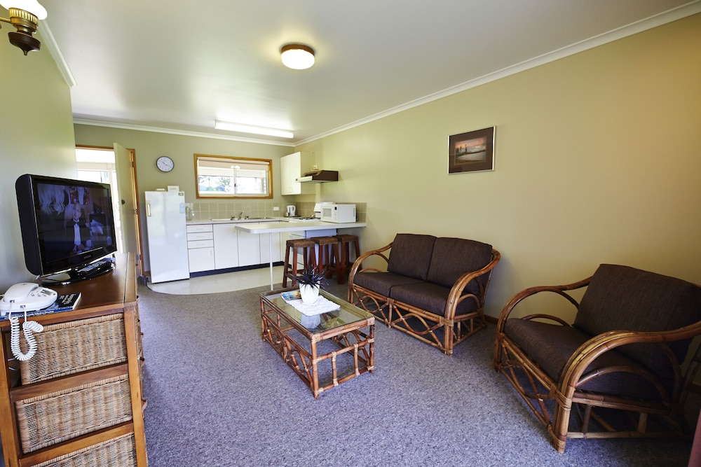 Standard Twin Room, 1 Bedroom, Balcony, Ground Floor photo 1