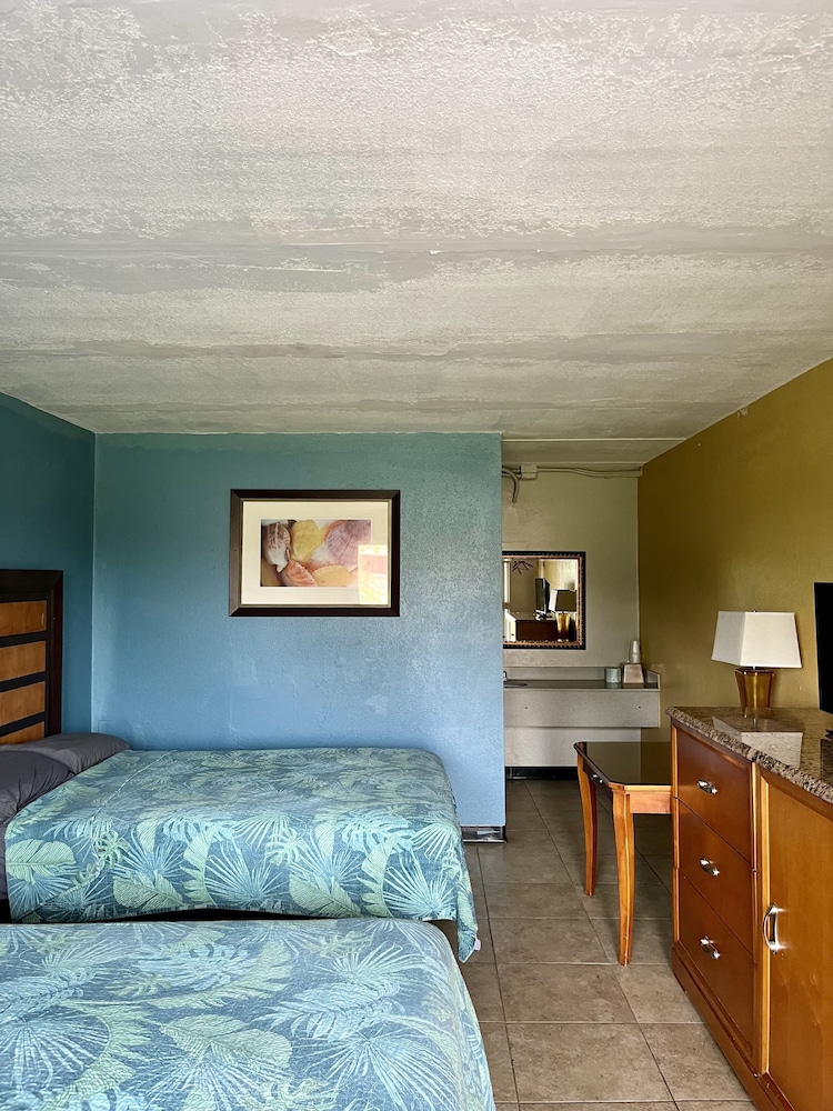 Standard Room, 2 Double Beds, Non Smoking photo 2