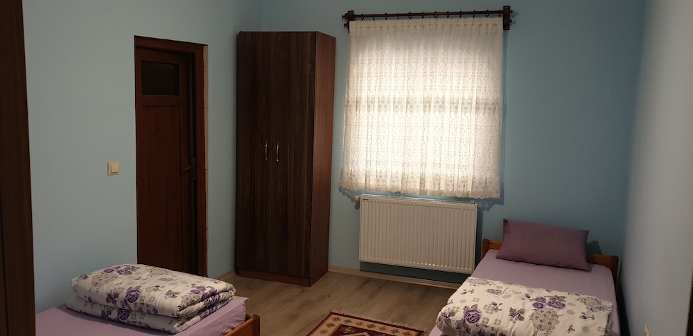 Economy Twin Room photo 1