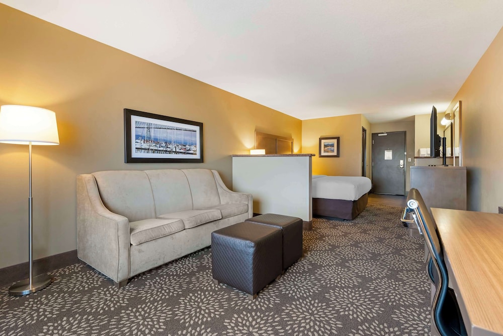 Suite, 1 King Bed with Sofa bed, Non Smoking (with Sofabed) - Photo 1