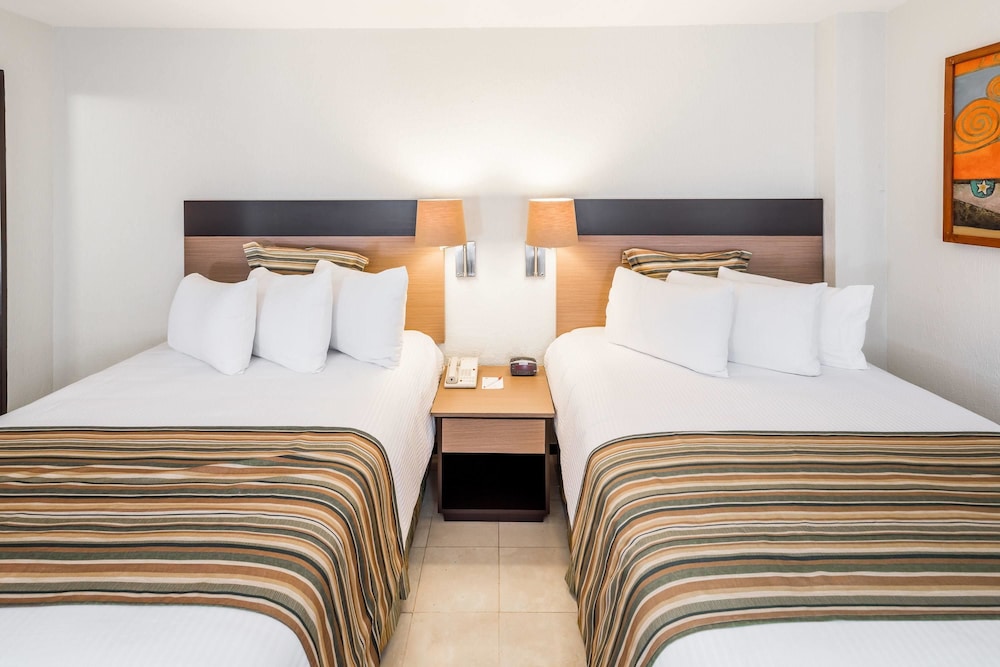 Room, 2 Double Beds, Non Smoking - Photo 4