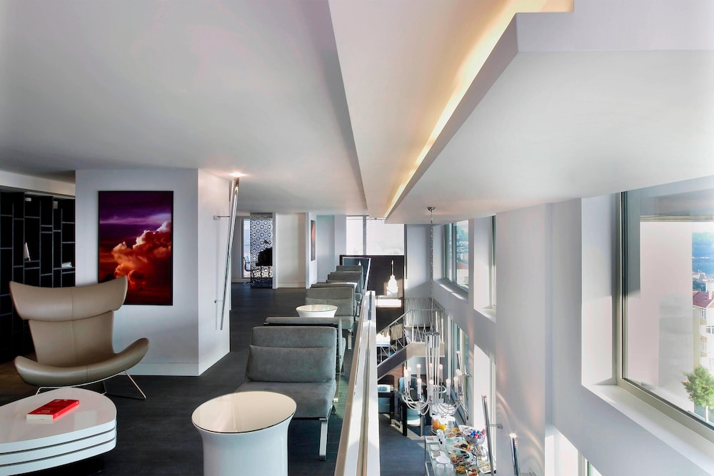 Executive Guest room, Club lounge access, 1 King, Bosphorus view, Balcony
