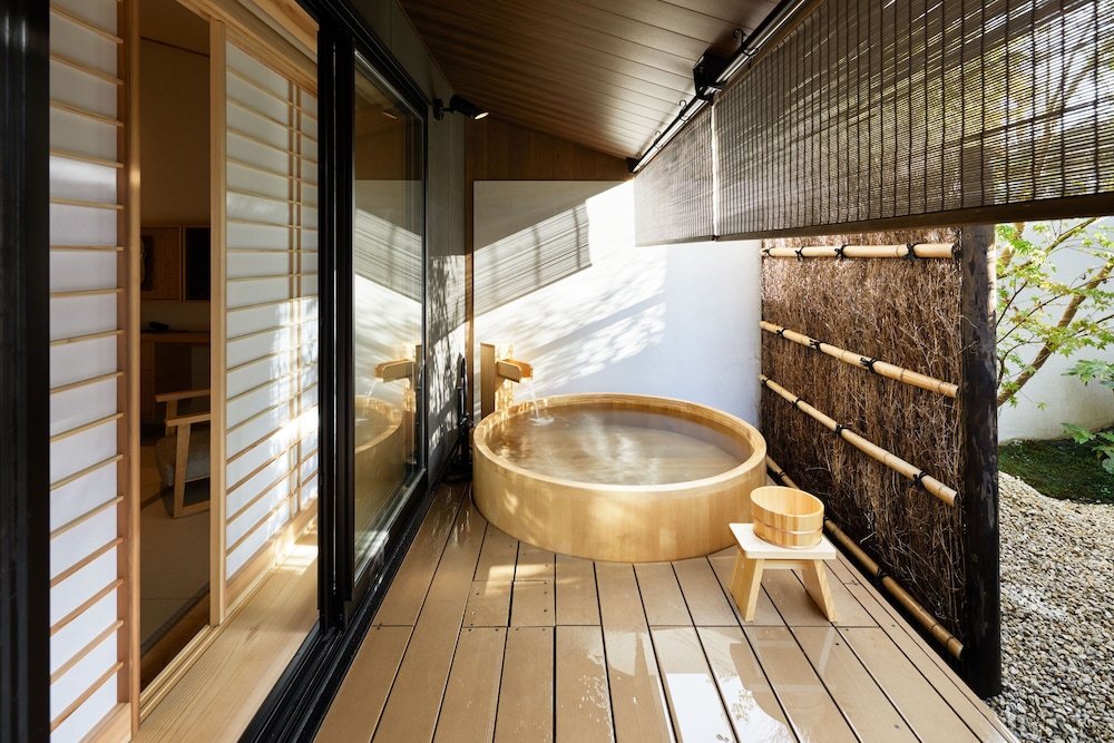 Deluxe Twin Room with Open-air Bath photo 3