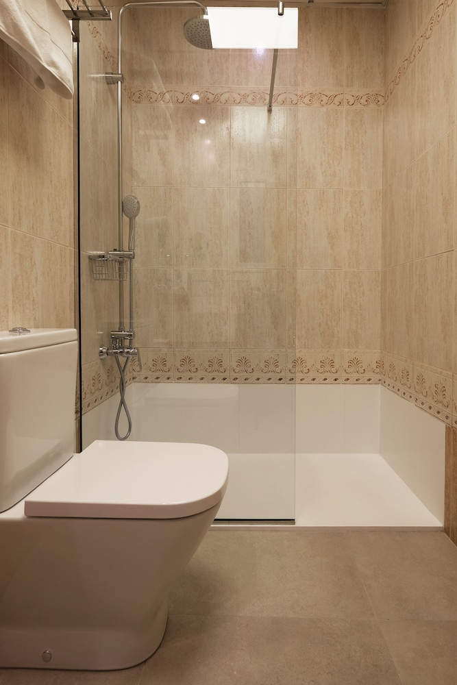 Deluxe Room, 1 King Bed, Accessible, Balcony - Photo 3