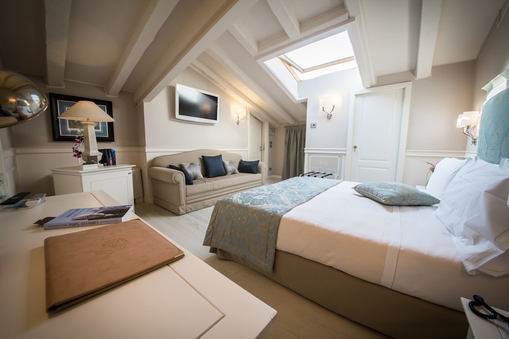 Superior Double or Twin Room - Photo 3