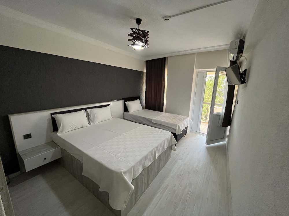 Comfort Triple Room, Balcony, City View photo 1