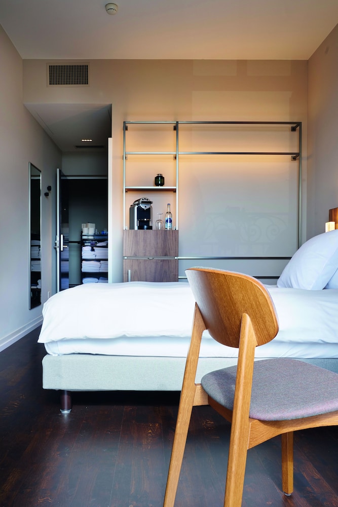 Standard Single Room thumbnail 5