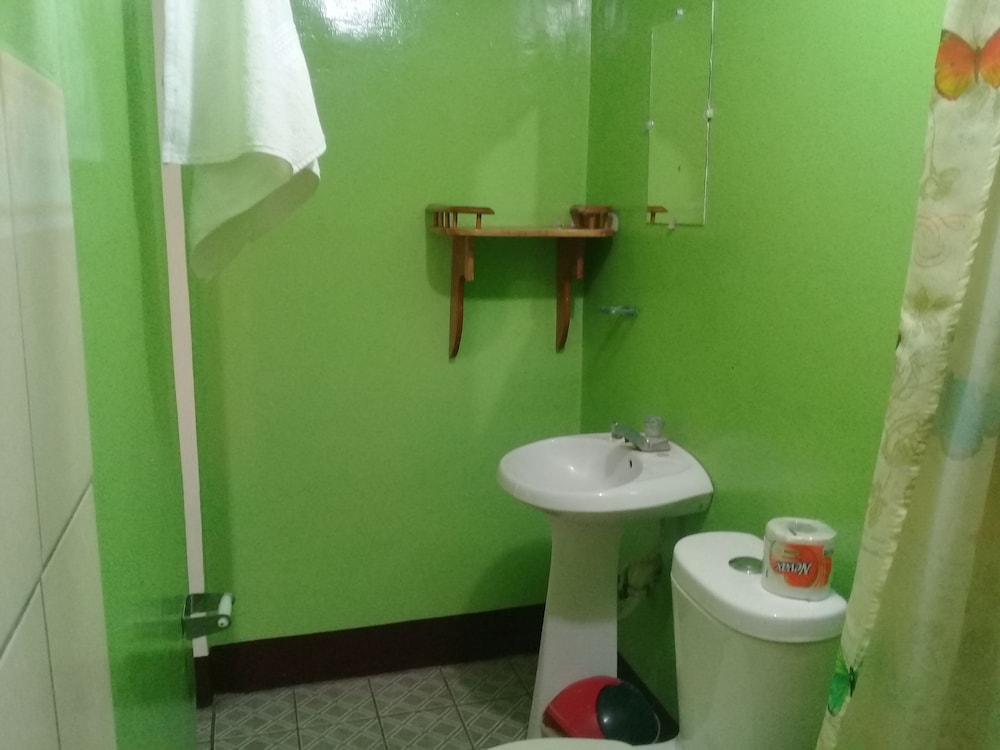Basic Bungalow, 1 Queen Bed, Non Smoking, Garden View photo 2