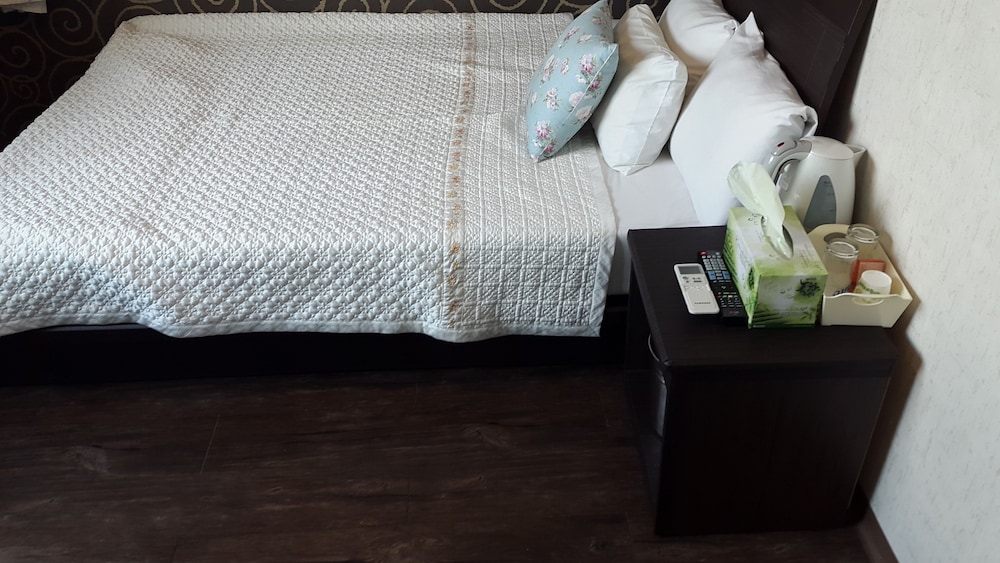 Room, Mountain View (YouTube & Netflix available using personal account) photo 2