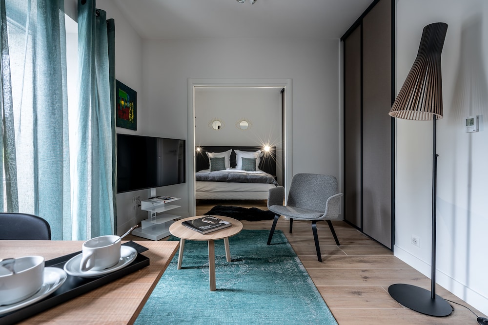 Classic Apartment, Terrace - Photo 6