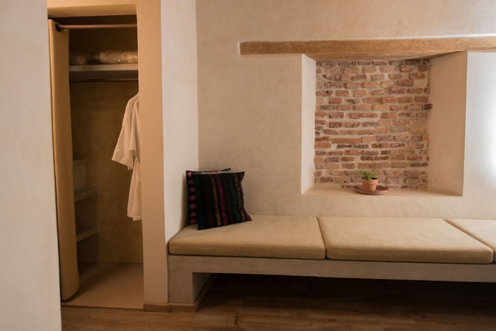Kool Luxury Suite Room