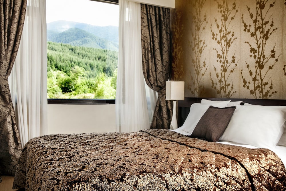 Senior Suite, 1 Bedroom, Balcony, Mountain View photo 1