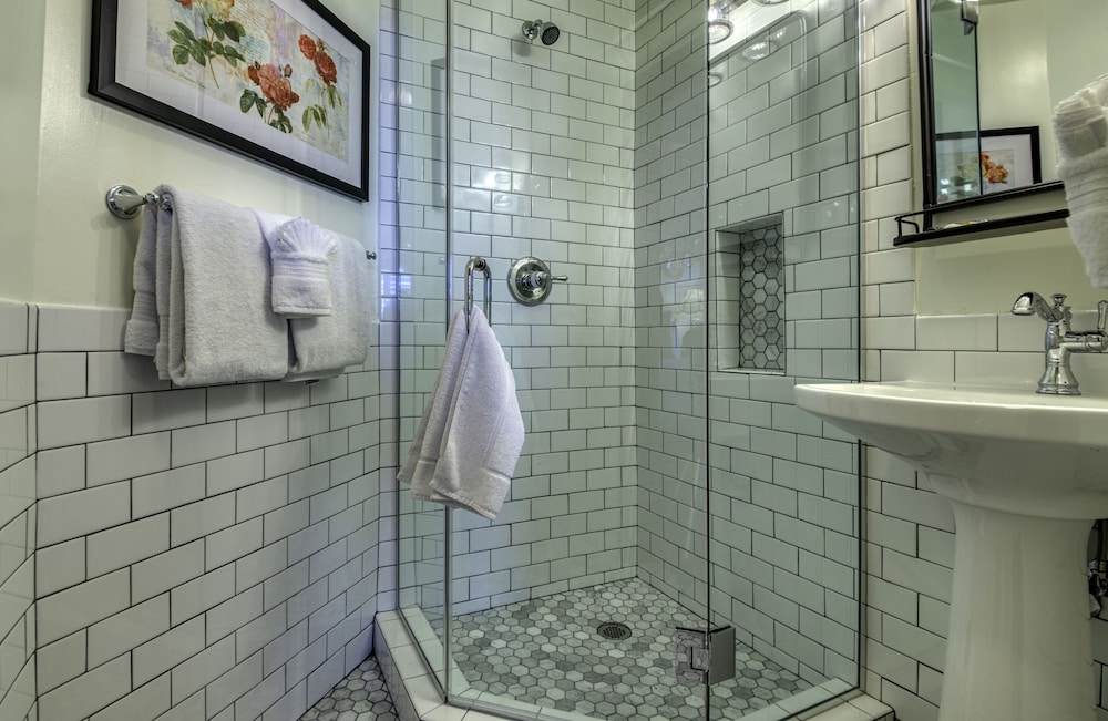 Standard Room, Private Bathroom (Victorian Rose) photo 2