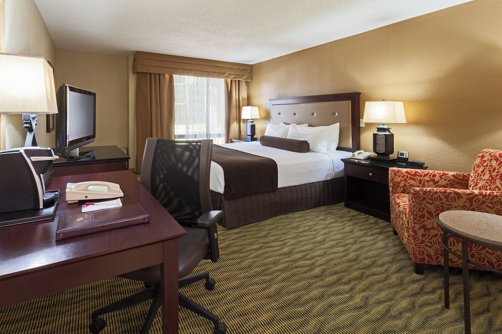 Premium Room, 1 King Bed, Accessible, Non Smoking (Mobility, Communications) - Photo 2