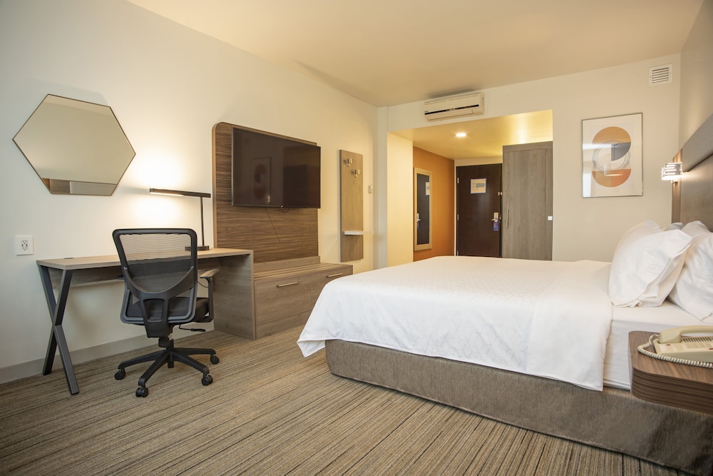 Standard Room, 1 King Bed - Photo 3