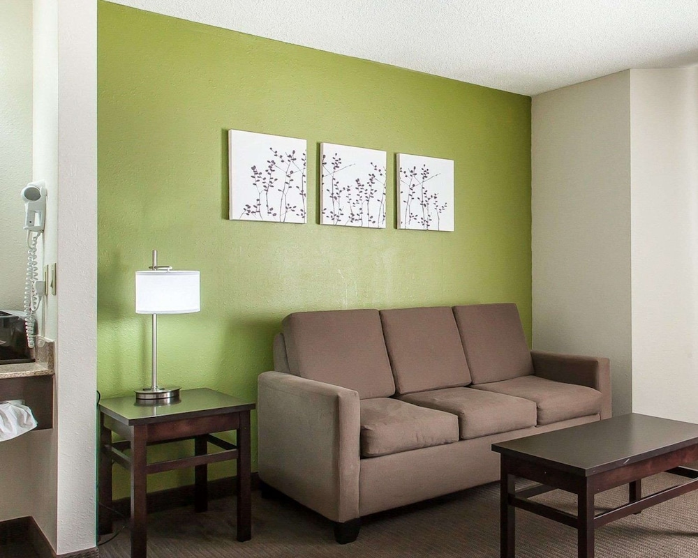 Suite, Multiple Beds, Non Smoking - Photo 13