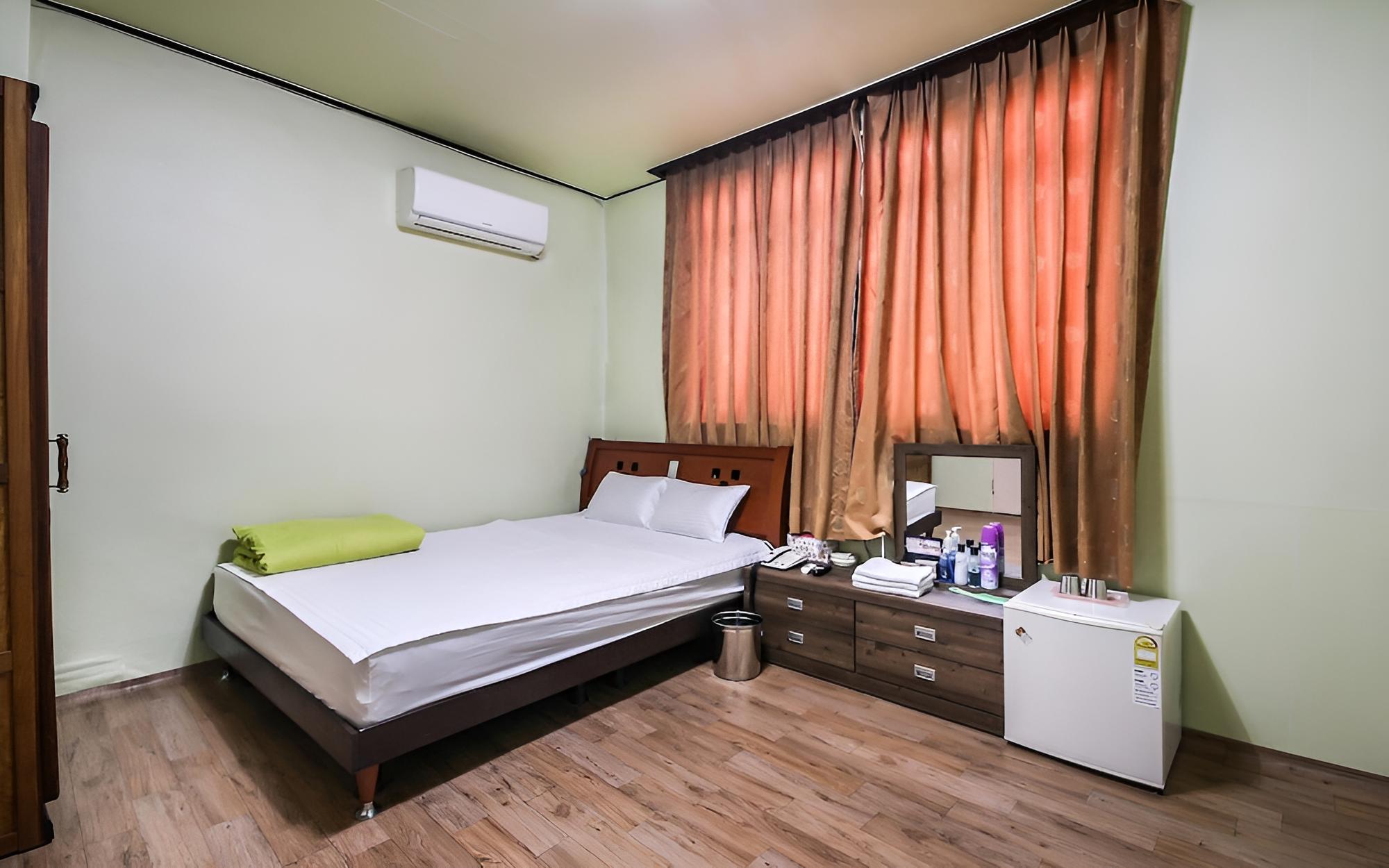Room (Standard Room) - Photo 4