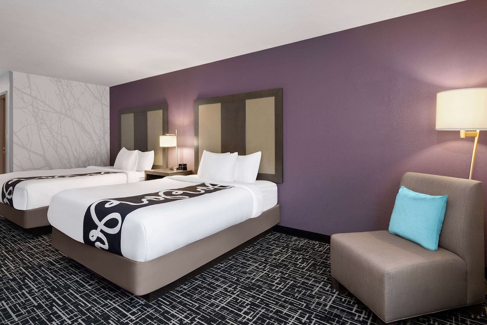 Deluxe Studio Suite, 1 King Bed, Non Smoking - Photo 1