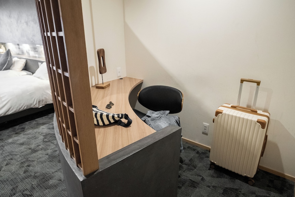 Signature Suite (Non-smoking) - Photo 13