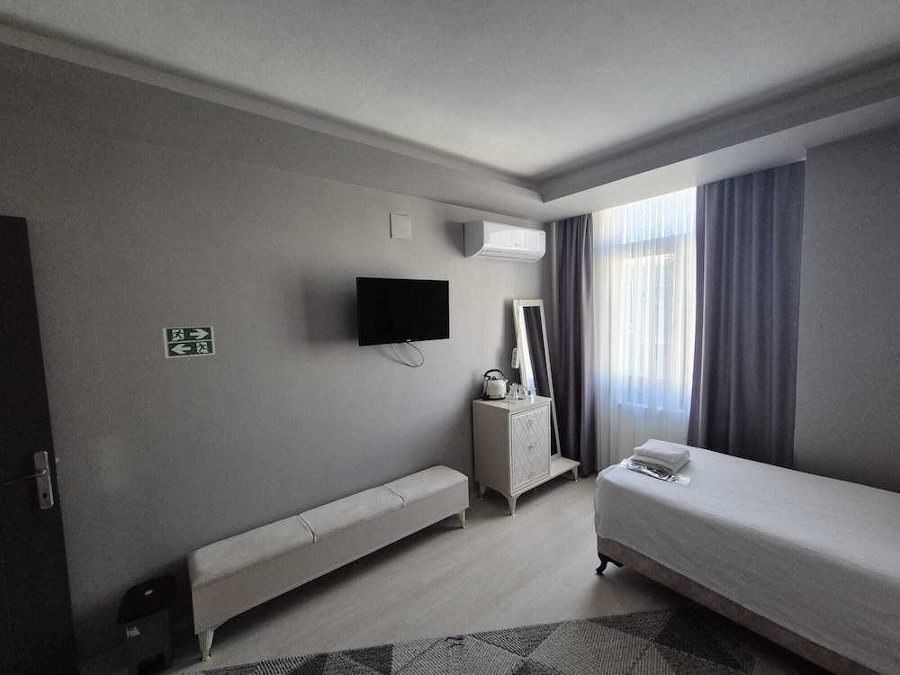 Economy Room