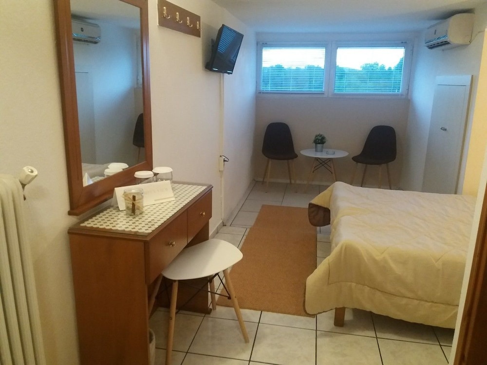 Economy Double Room - Photo 4