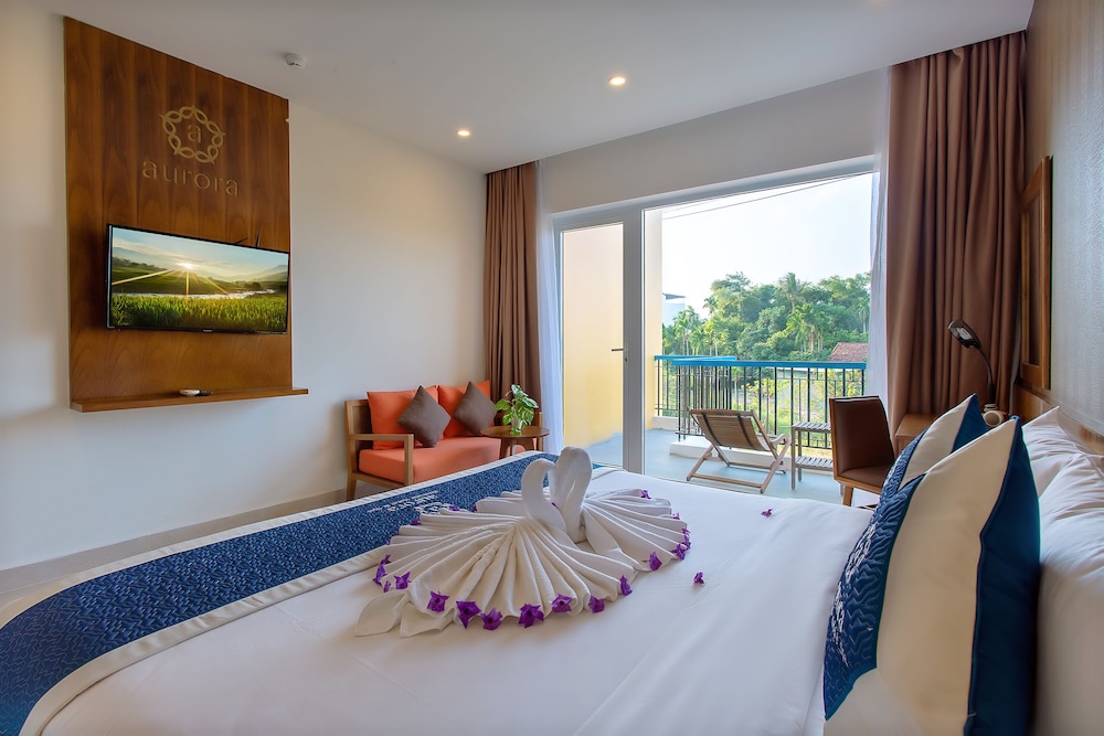 Deluxe King Room - Photo 16