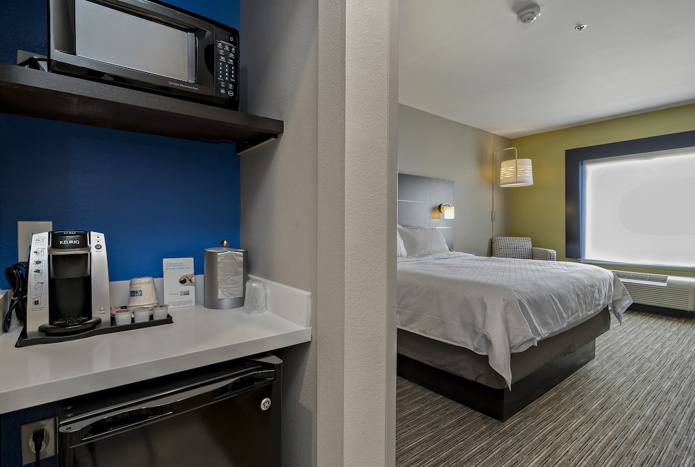 Standard Room, 1 King Bed, Accessible (Communications, Accessible Tub) - Photo 4