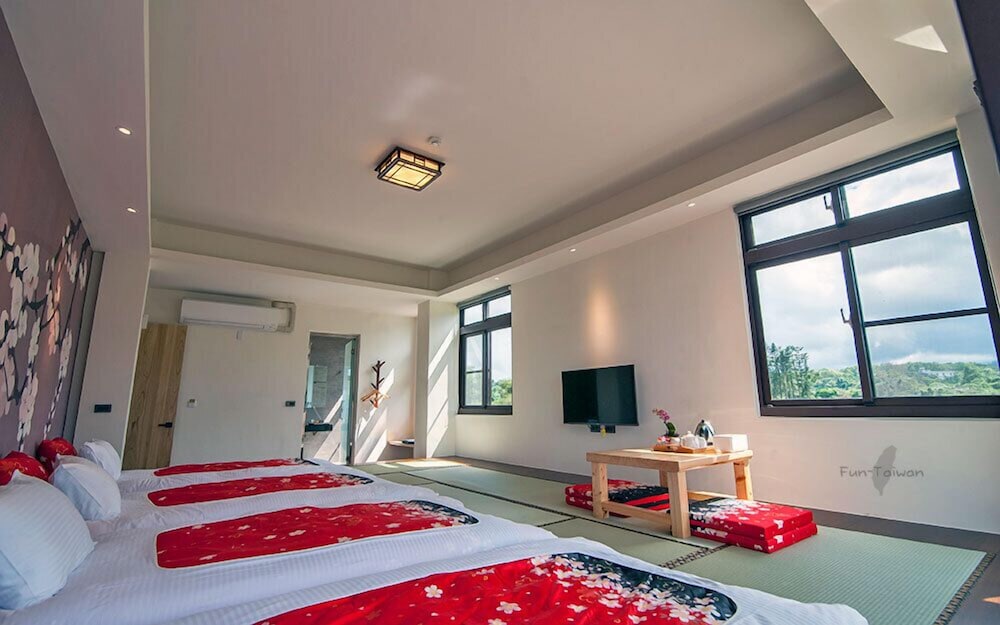 Family Quadruple Room, Valley View photo 2