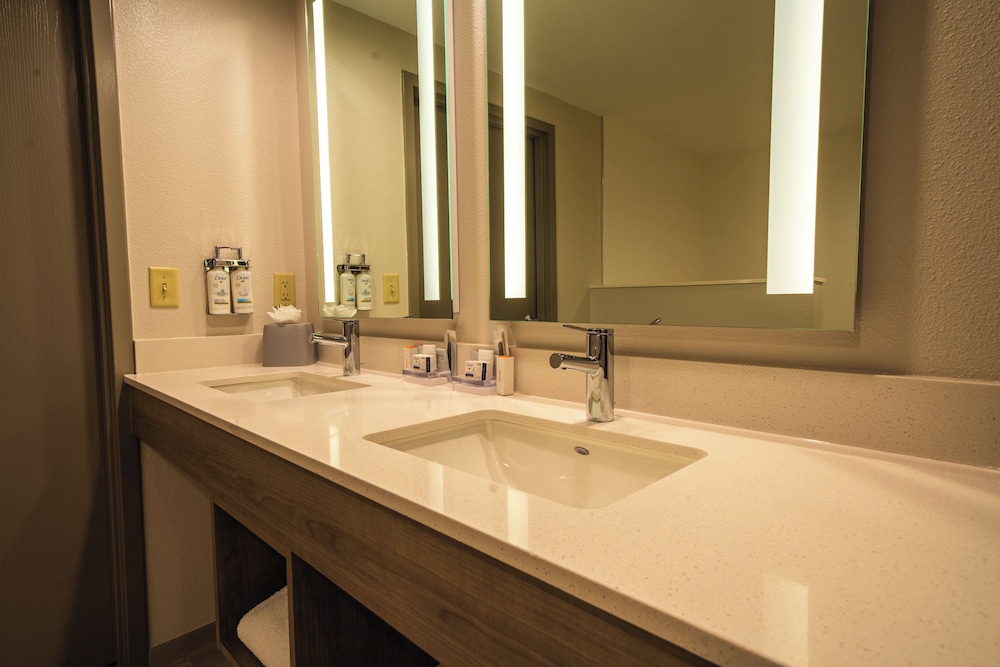 Suite, Multiple Beds - Photo 7
