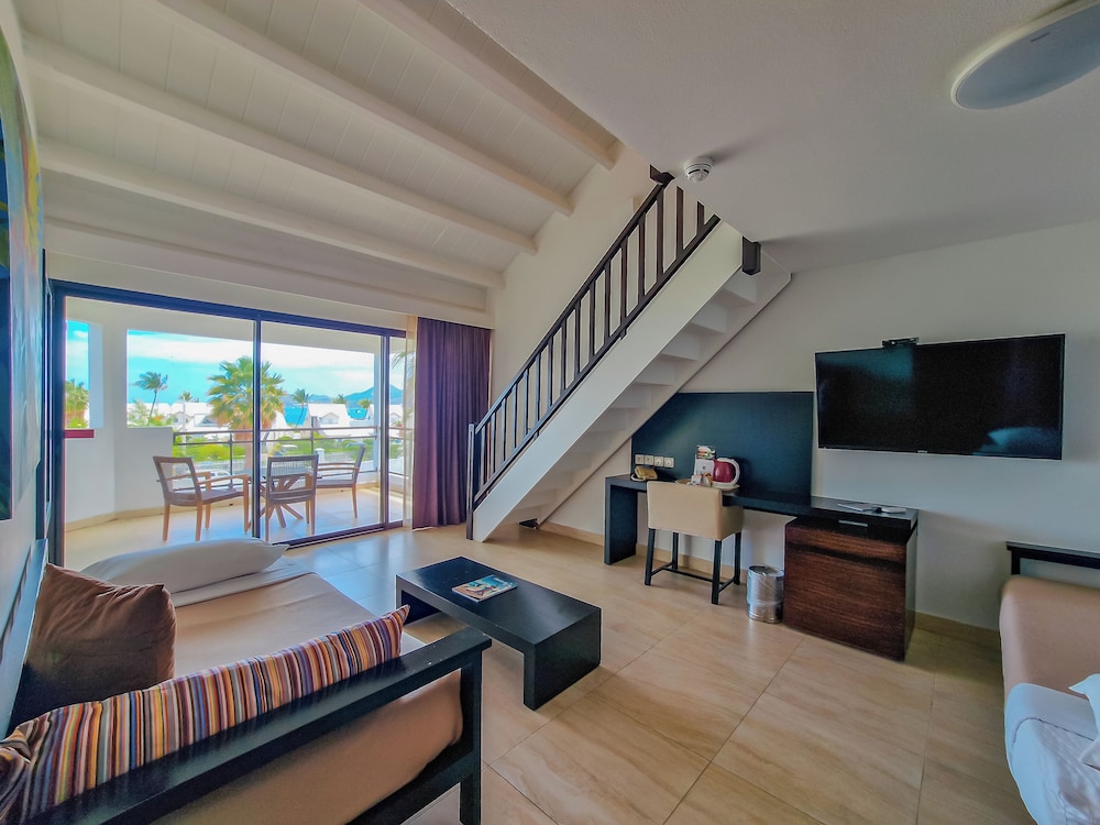 Standard Duplex, Multiple Beds (Suite) photo 1