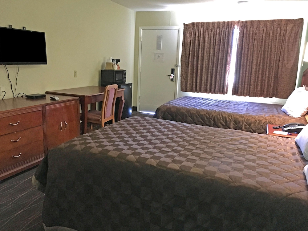 Room, 2 Double Beds, Non Smoking - Photo 5